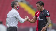 Edgar Zaldívar junto a Diego Cocca