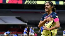 Espinosa festeja uno de sus goles