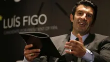 Luis Figo durante una reunión de FIFA