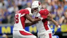 Jugadores de Cardinals celebran vs Rams