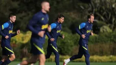 Plantilla del Tottenham en una práctica