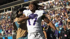 K.J. Osborn festeja tras lograr el TD en tiempo extra