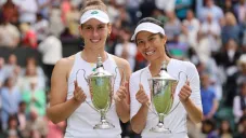Mertens y Hsieh tras ganar Wimbledon