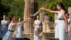 La llama olímpica fue encendida en Olimpia