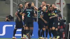 Jugadores del Inter festejan uno de los goles