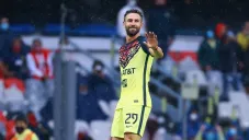 Layún en partido con América