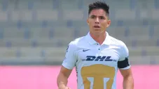 Efraín Velarde en un partido de los Pumas