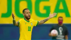 Neymar Jr reacciona durante juego con Brasil