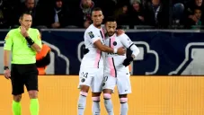 Neymar y Kehrer festejan gol vs el Bordeux