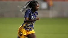 Aminata Diallo durante partido