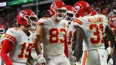 Jugadores de los Chiefs celebran un TD ante los Raiders