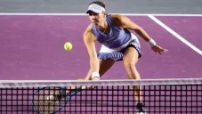 Giuliana Olmos en acción en las WTA Finals