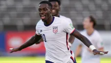 Timothy Weah en festejo con Estados Unidos