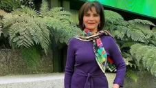 Paty Chapoy posa en los pasillos de TV Azteca