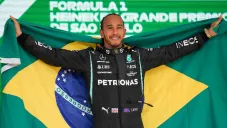 Lewis Hamilton festejando victoria en el GP de Brasil
