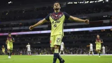 Henry Martín celebrando una anotación con América