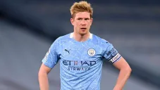 Kevin De Bruyne durante un duelo con el Manchester City