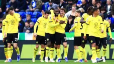 Jugadores del Chelsea festejan una anotación contra el Leicester