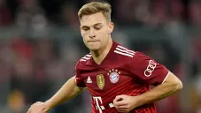 Joshua Kimmich durante un duelo con el Bayern Munich