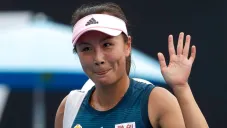 Peng Shuai en saludo