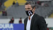 Diego Cocca durante un partido con Atlas