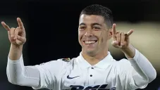 Erik Lira en un partido con Pumas