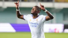 David Alaba festeja un gol con el Real Madrid