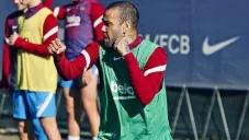Dani Alves rindió tributo al Canelo Álvarez en entrenamiento del Barcelona