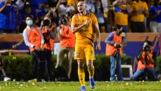 Carlos González durante el duelo de Ida ante León