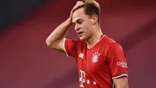 Joshua Kimmich durante un duelo con el Bayern Munich