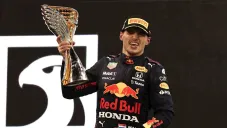Max Verstappen festejando el título de la F1