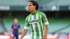 Diego Lainez en un partido con el Betis