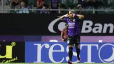 Camilo Sanvezzo durante un partido con Mazatlán