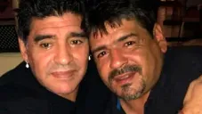 Diego Armando Maradona y su hermano Hugo