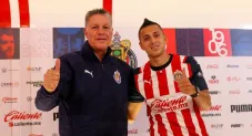 'Piojo' Alvarado presentado con Chivas