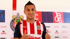 Alvarado en su presentación con Chivas