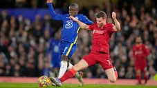 Milner y Kante disputando partido en la Premier League
