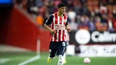 Uriel Antuna durante un partido con Chivas