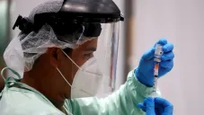 OMS ve necesario actualizar vacunas ante nuevas variantes