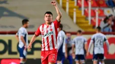 Zendejas en un partido de Liga MX con Necaxa
