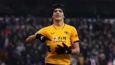 Raúl Jiménez celebrando gol con el Wolverhampton vs Southampton
