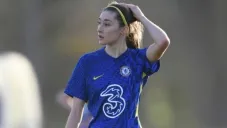 Tatiana Flores jugando partido con el Chelsea Femenil