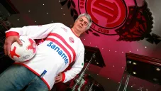 Juan Dosal posa con la del Toluca