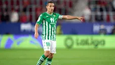 Andrés Guardado jugando partido con Real Betis en LaLiga
