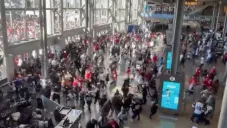 Estampida para entrar al AT&amp;T Stadium