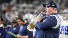 Mike McCarthy durante un partido con Dallas