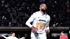 Diogo festeja un gol con los Pumas