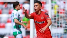 Leo Fernández festejando gol con el Toluca en la Liga MX