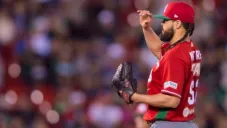 Sergio Mitre en acción en un partido