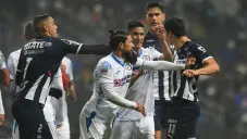 Jugadores de Rayados y Cruz Azul durante partido